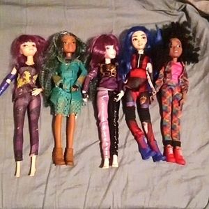 Set of Descendants dolls